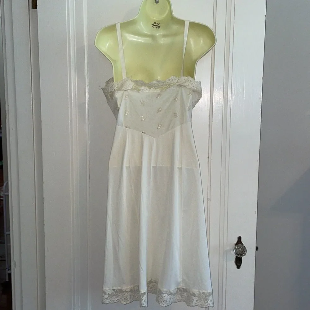 ‎Vtg 50s cream colored nylon full slip - Picture 4 of 8